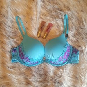 NWT VS BRA 36B